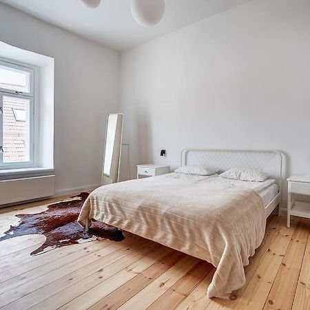 Spacious 2-Bedroom Flat In Old Town By Urban Rent Вильнюс Экстерьер фото