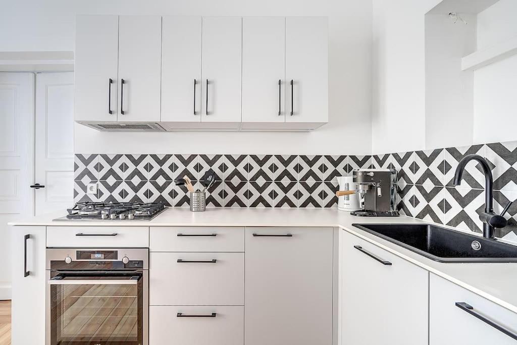 Spacious 2-Bedroom Flat In Old Town By Urban Rent Вильнюс Экстерьер фото