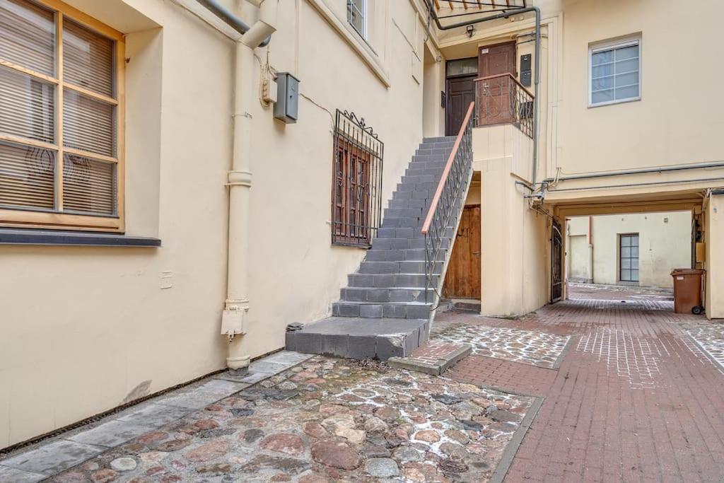 Spacious 2-Bedroom Flat In Old Town By Urban Rent Вильнюс Экстерьер фото