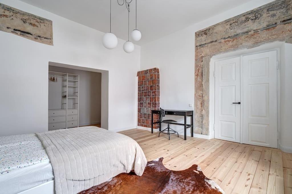 Spacious 2-Bedroom Flat In Old Town By Urban Rent Вильнюс Экстерьер фото