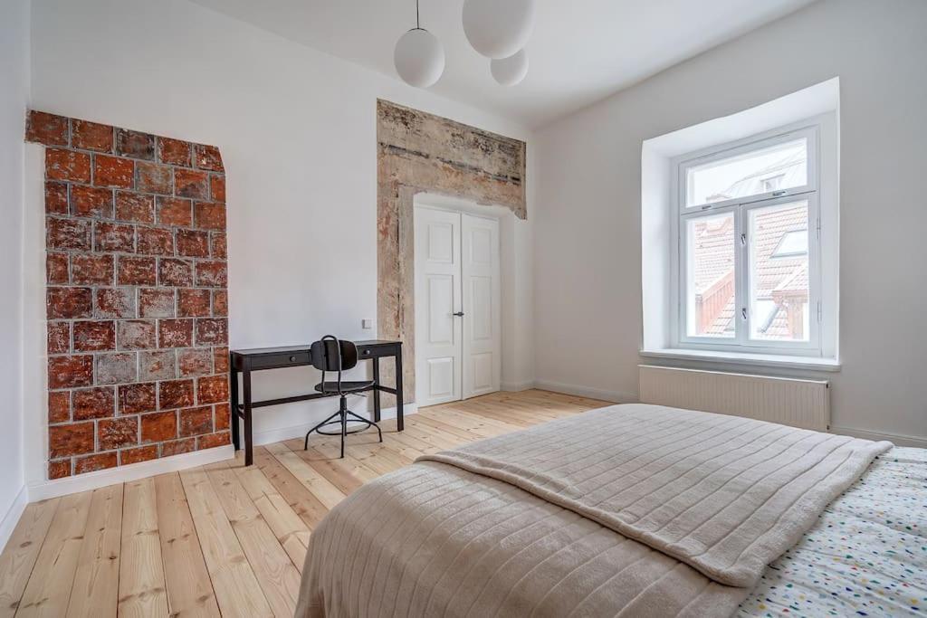 Spacious 2-Bedroom Flat In Old Town By Urban Rent Вильнюс Экстерьер фото