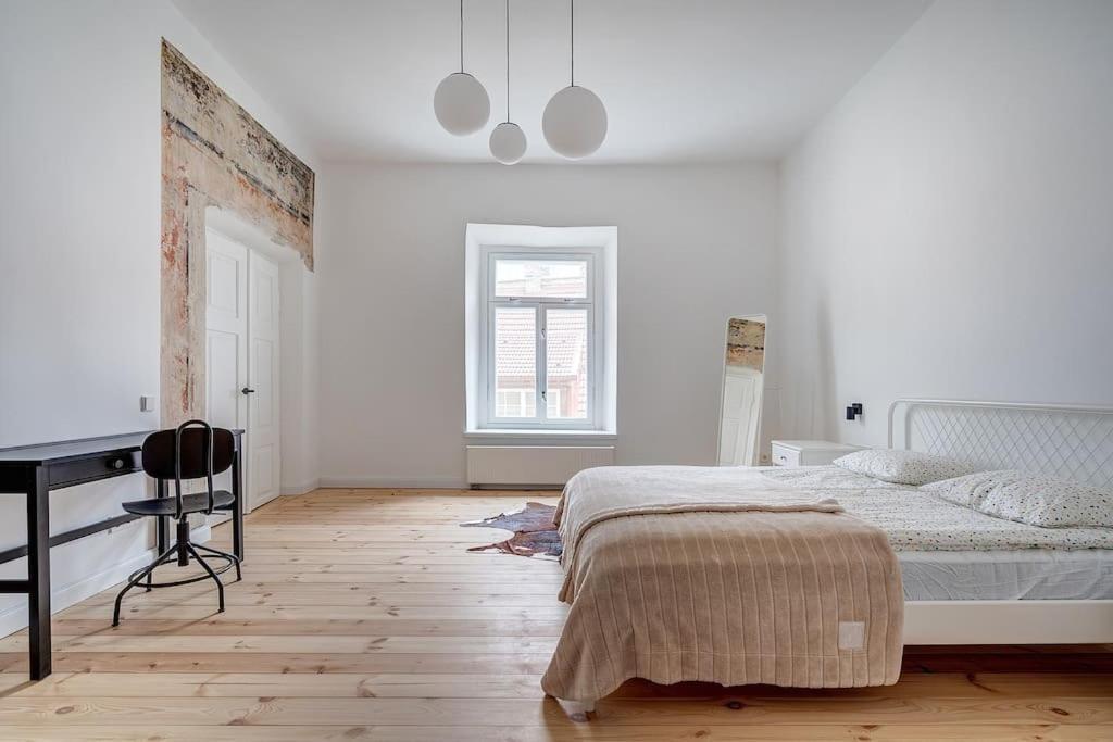 Spacious 2-Bedroom Flat In Old Town By Urban Rent Вильнюс Экстерьер фото