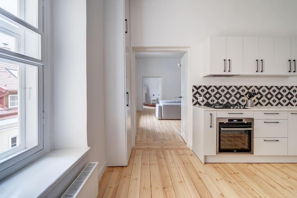Spacious 2-Bedroom Flat In Old Town By Urban Rent Вильнюс Экстерьер фото