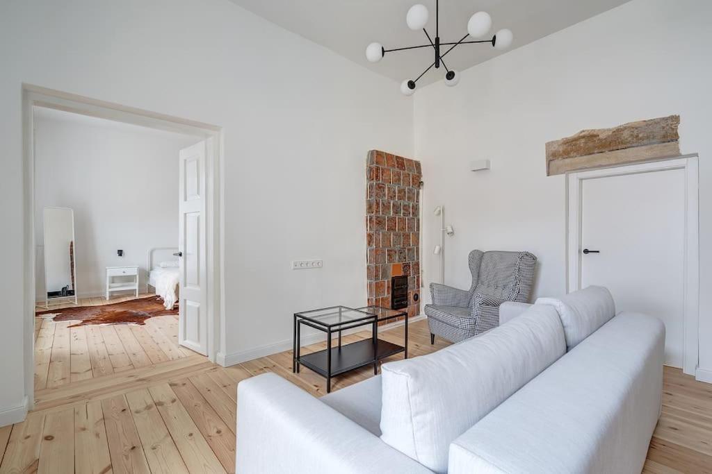 Spacious 2-Bedroom Flat In Old Town By Urban Rent Вильнюс Экстерьер фото