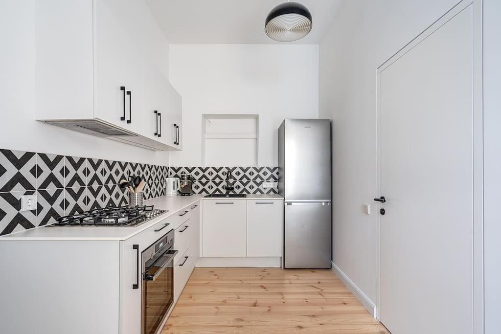 Spacious 2-Bedroom Flat In Old Town By Urban Rent Вильнюс Экстерьер фото